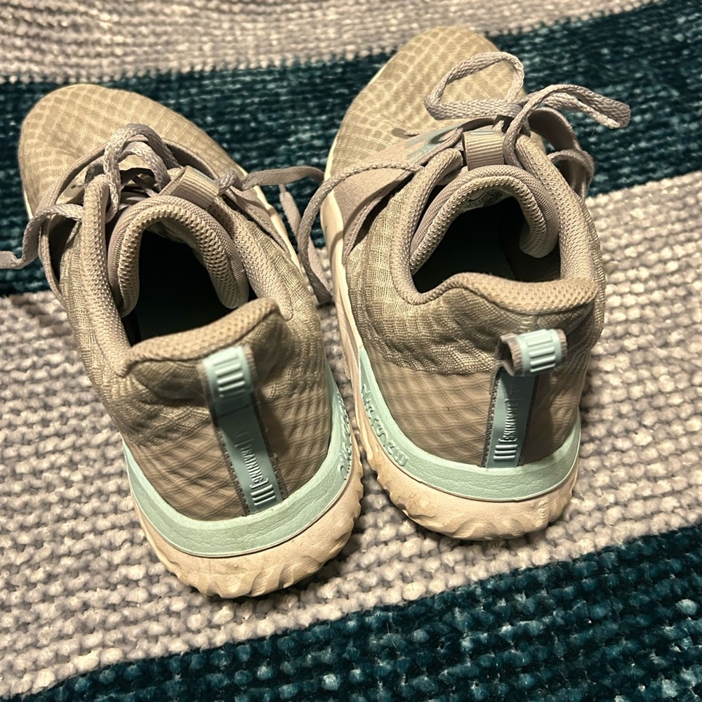 Size 10 - Picture 2 of 3